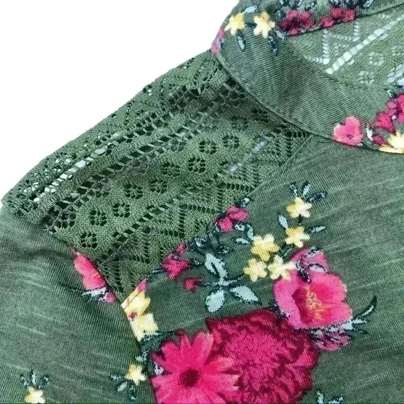 🦋BOHO NWT Flower Cinch 3/4 Sleeved Crochet Blouse - Picture 3 of 8